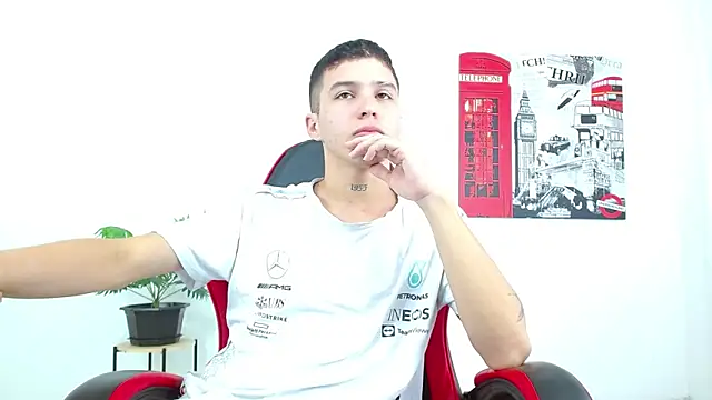 Cumandres18 online show from October 11, 2025, 2:07 pm