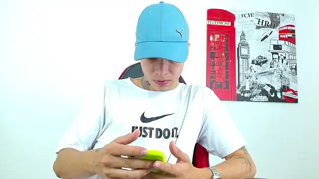 Cumandres18 online show from February 12, 2026, 3:01 pm