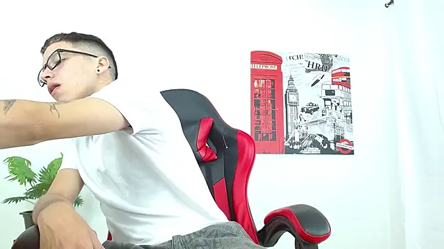 Cumandres18 online show from September 22, 2025, 2:12 pm