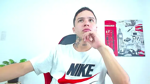 Cumandres18 online show from January 16, 2026, 4:11 pm