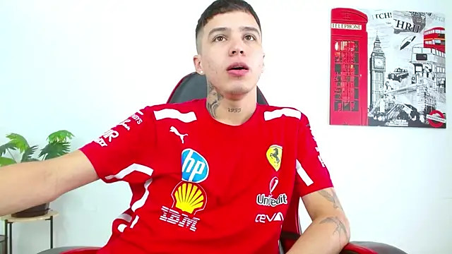 Cumandres18 online show from March 7, 2026, 3:06 pm