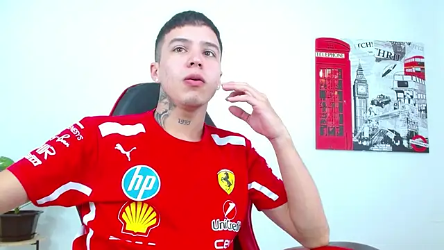 Cumandres18 online show from March 5, 2026, 4:14 pm