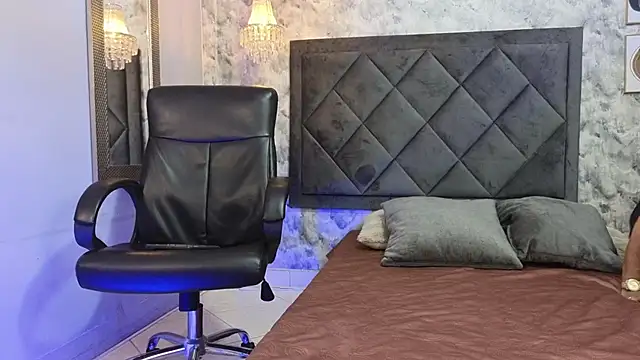 Apolo rousse1 online show from September 19, 2025, 10:36 pm