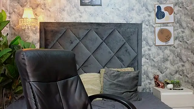 Apolo rousse1 online show from November 5, 2025, 9:51 pm