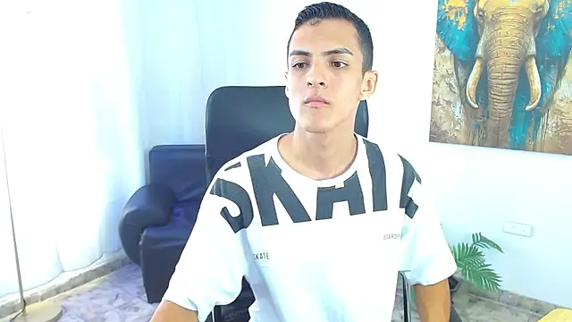 Snapshot of Matiius18 chatting on May 19, 2026, 12:34 pm Matiius18 online show from May 19, 2026, 12:34 pm
