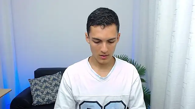 Matiius18 online show from October 3, 2025, 2:40 pm