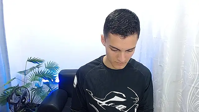 Matiius18 online show from September 12, 2025, 1:44 pm