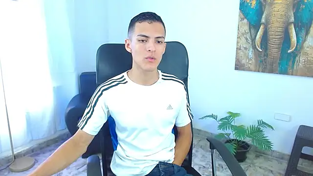 Snapshot of Matiius18 chatting on May 23, 2026, 1:54 pm Matiius18 online show from May 23, 2026, 1:54 pm