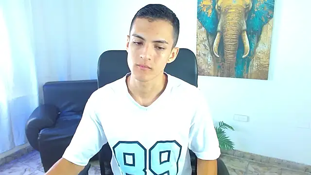 Snapshot of Matiius18 chatting on May 12, 2026, 1:50 pm Matiius18 online show from May 12, 2026, 1:50 pm