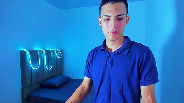 Snapshot of Matiius18 chatting on June 12, 2026, 1:42 pm Matiius18 online show from June 12, 2026, 1:42 pm