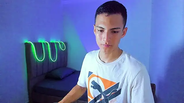 Snapshot of Matiius18 chatting on June 13, 2026, 6:39 pm Matiius18 online show from June 13, 2026, 6:39 pm