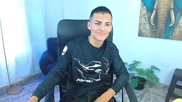 Snapshot of Matiius18 chatting on May 22, 2026, 2:04 pm Matiius18 online show from May 22, 2026, 2:04 pm