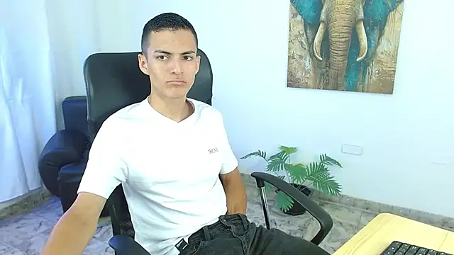 Snapshot of Matiius18 chatting on May 11, 2026, 1:34 pm Matiius18 online show from May 11, 2026, 1:34 pm