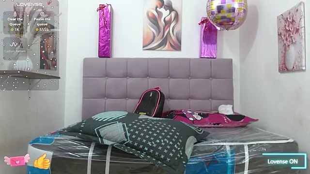 Snapshot of Lola_wish1 chatting on September 10, 2025, 4:44 am Lola wish1 online show from September 10, 2025, 4:44 am