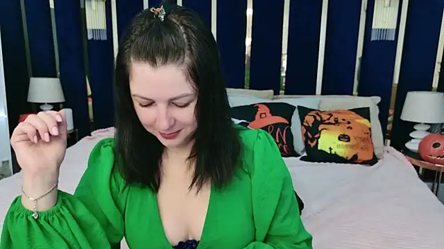 Nina Stane online show from October 21, 2025, 5:29 am