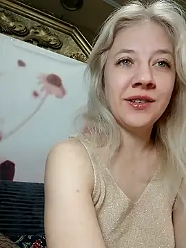 Snapshot of HeronDenni chatting on December 19, 2025, 12:58 am HeronDenni online show from December 19, 2025, 12:58 am