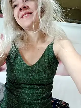 Snapshot of HeronDenni chatting on December 3, 2025, 1:06 am HeronDenni online show from December 3, 2025, 1:06 am