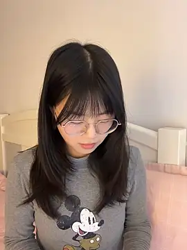 Ella-A9 online show from October 18, 2025, 3:36 pm