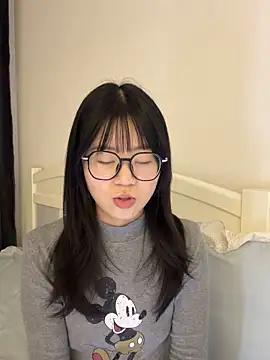 Ella-A9 online show from November 2, 2025, 3:06 pm