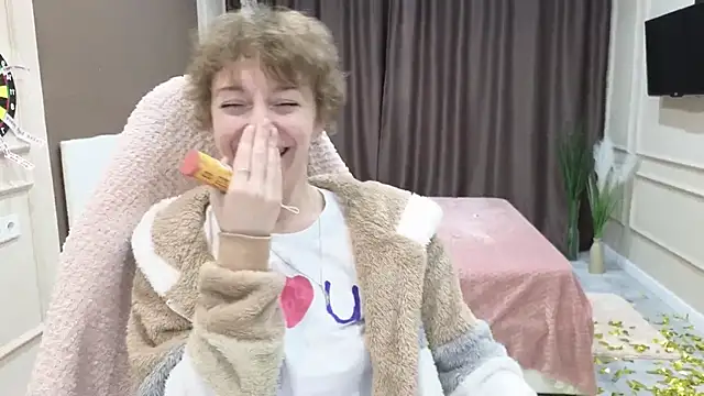 daniellia  online show from September 30, 2025, 6:47 pm