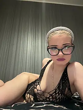 Larra69 online show from June 22, 2026, 6:05 pm