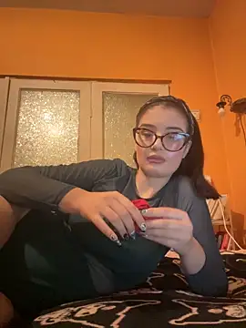 Larra69 online show from December 4, 2025, 5:34 pm