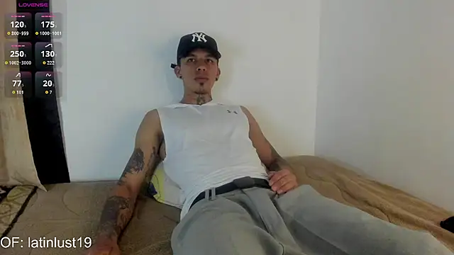 Snapshot of Savajelust chatting on June 4, 2026, 9:19 pm Savajelust online show from June 4, 2026, 9:19 pm