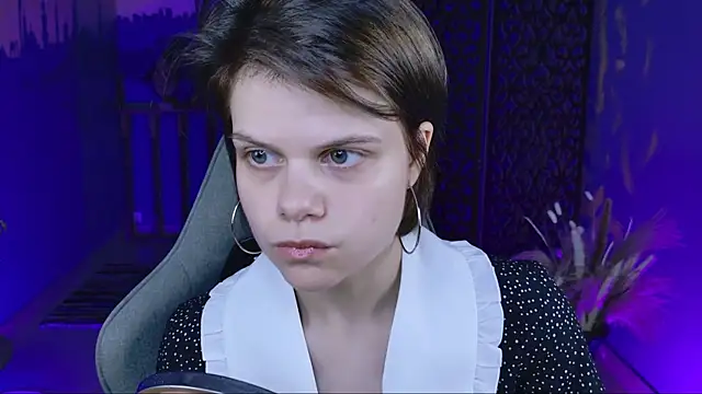 EllieMurler online show from September 23, 2025, 9:05 am