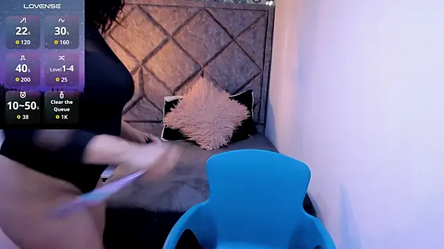 Kiara Cruz   online show from October 27, 2025, 8:10 pm