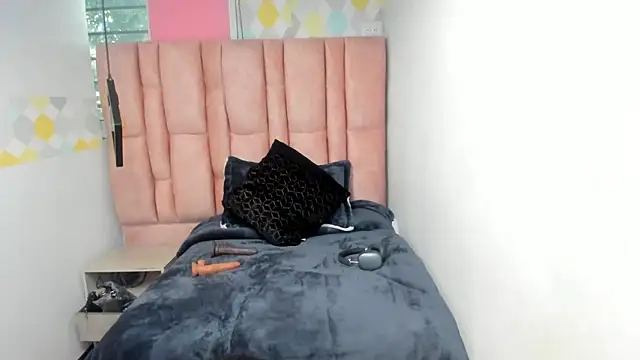 Kiara Cruz   online show from September 25, 2025, 7:31 pm