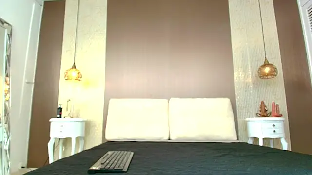 Tiifany Baker online show from November 4, 2025, 7:50 pm