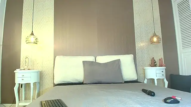 Tiifany Baker online show from October 14, 2025, 8:20 pm