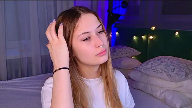 Sofii Ly online show from November 28, 2025, 6:13 am