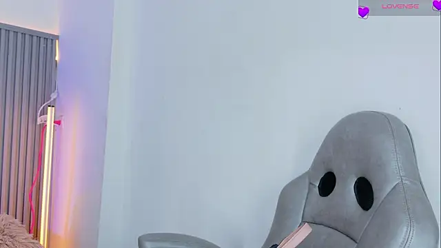 Snapshot of Celeste_Presstigge chatting on February 13, 2026, 10:10 pm Celeste Presstigge online show from February 13, 2026, 10:10 pm