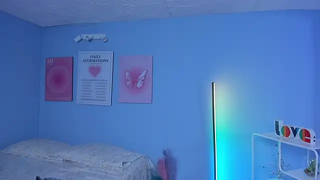 Bella  Lane online show from December 4, 2025, 7:46 pm