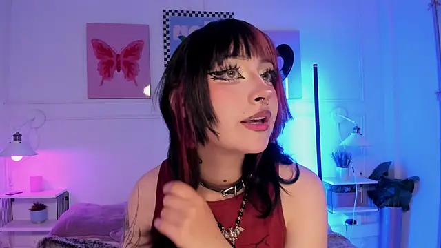 Snapshot of Zoe_Lynch_ chatting on August 3, 2026, 12:11 pm Zoe Lynch online show from August 3, 2026, 12:11 pm