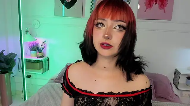 Zoe Lynch  online show from March 23, 2026, 11:32 am