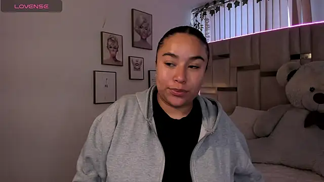 Zoey thompson online show from July 2, 2026, 8:59 pm