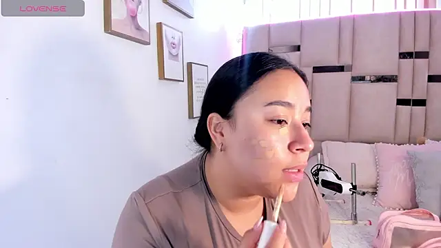 Zoey thompson online show from October 18, 2025, 3:14 pm