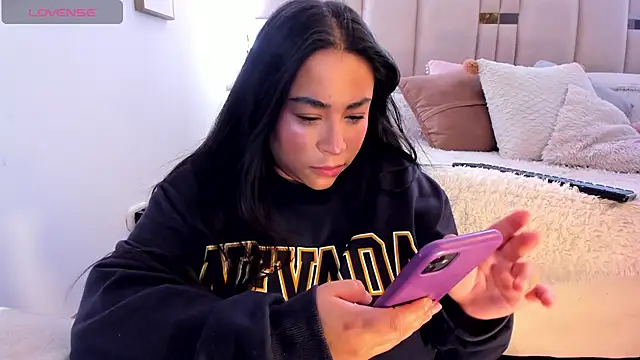 Zoey thompson online show from February 20, 2026, 9:06 pm