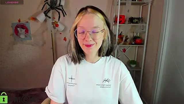 R0cket bunny online show from November 6, 2025, 1:09 am