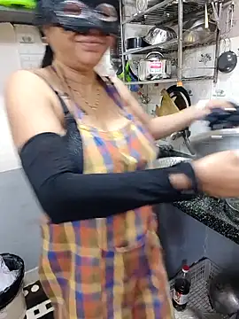 Queen Nightt online show from March 1, 2026, 3:39 am