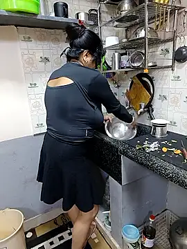 Queen Nightt online show from February 28, 2026, 3:28 am