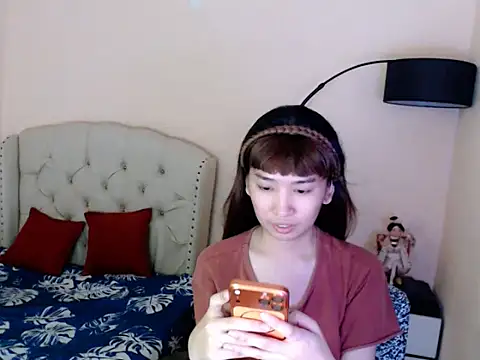 ShantalFoxxy  online show from June 27, 2026, 4:07 am