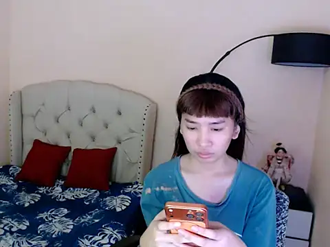 ShantalFoxxy  online show from June 18, 2026, 12:20 am