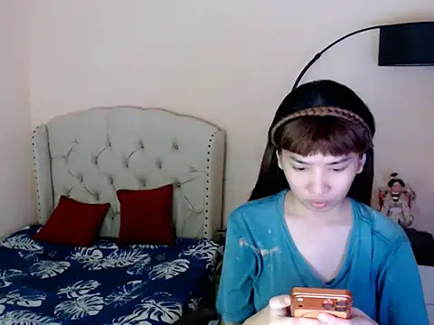ShantalFoxxy  online show from July 9, 2026, 1:06 am