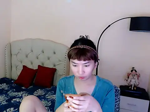 ShantalFoxxy  online show from May 6, 2026, 3:54 am