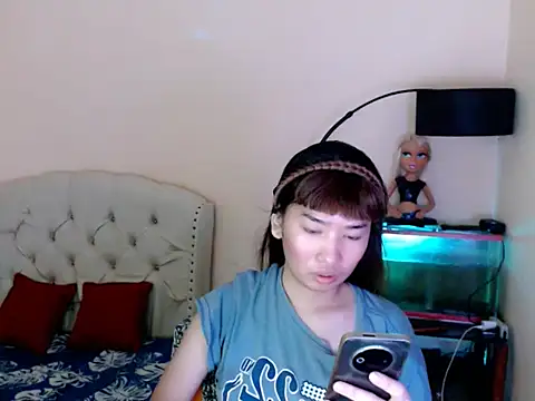 ShantalFoxxy  online show from April 24, 2026, 1:24 pm