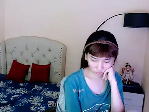ShantalFoxxy  online show from May 19, 2026, 1:56 am