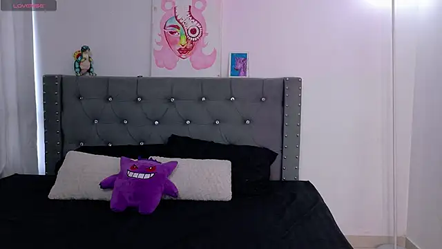 sara queen10 online show from October 29, 2025, 7:35 pm